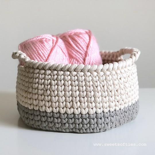Knit Stitch Basket With Handles