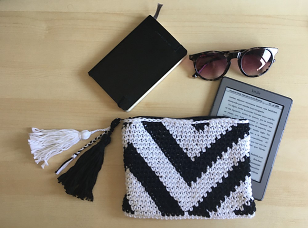 Clutch Black and White