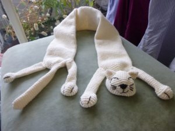 Crochet Cuddly Cat Scarf