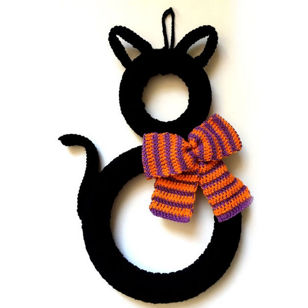 Crochet Superstitious Black Cat Wreath