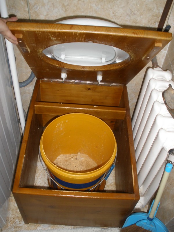 DIY Portable Compost Toilet System Under $50