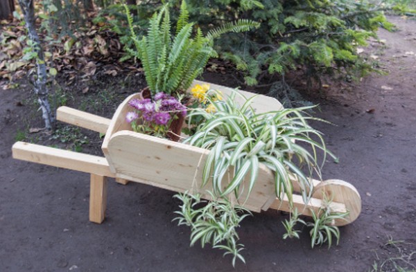 How To Build A Mini Wheelbarrow Planter