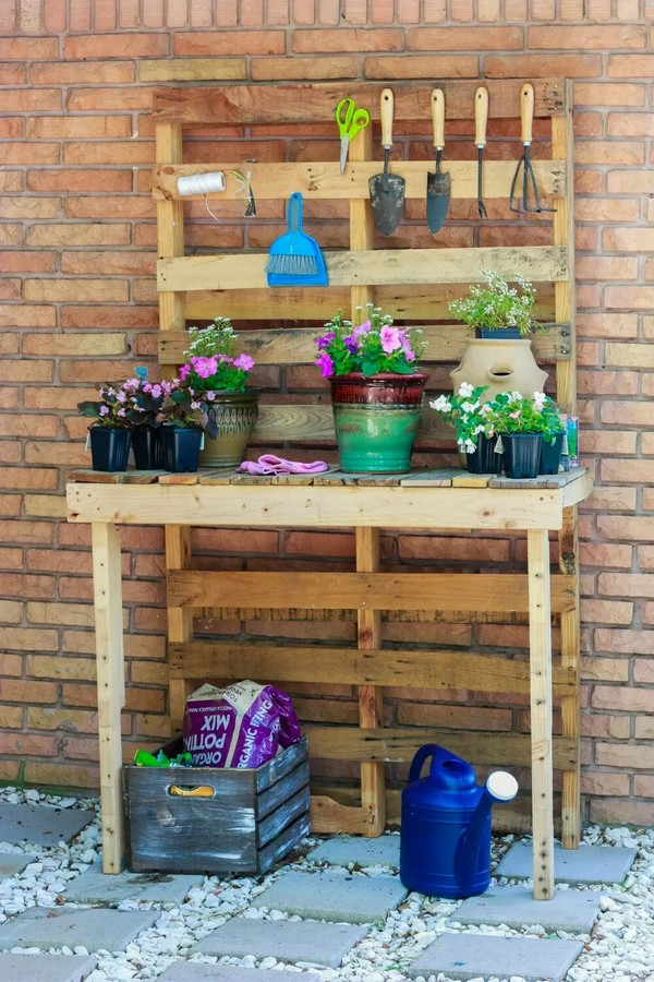 How To DIY Potting Bench From Pallets