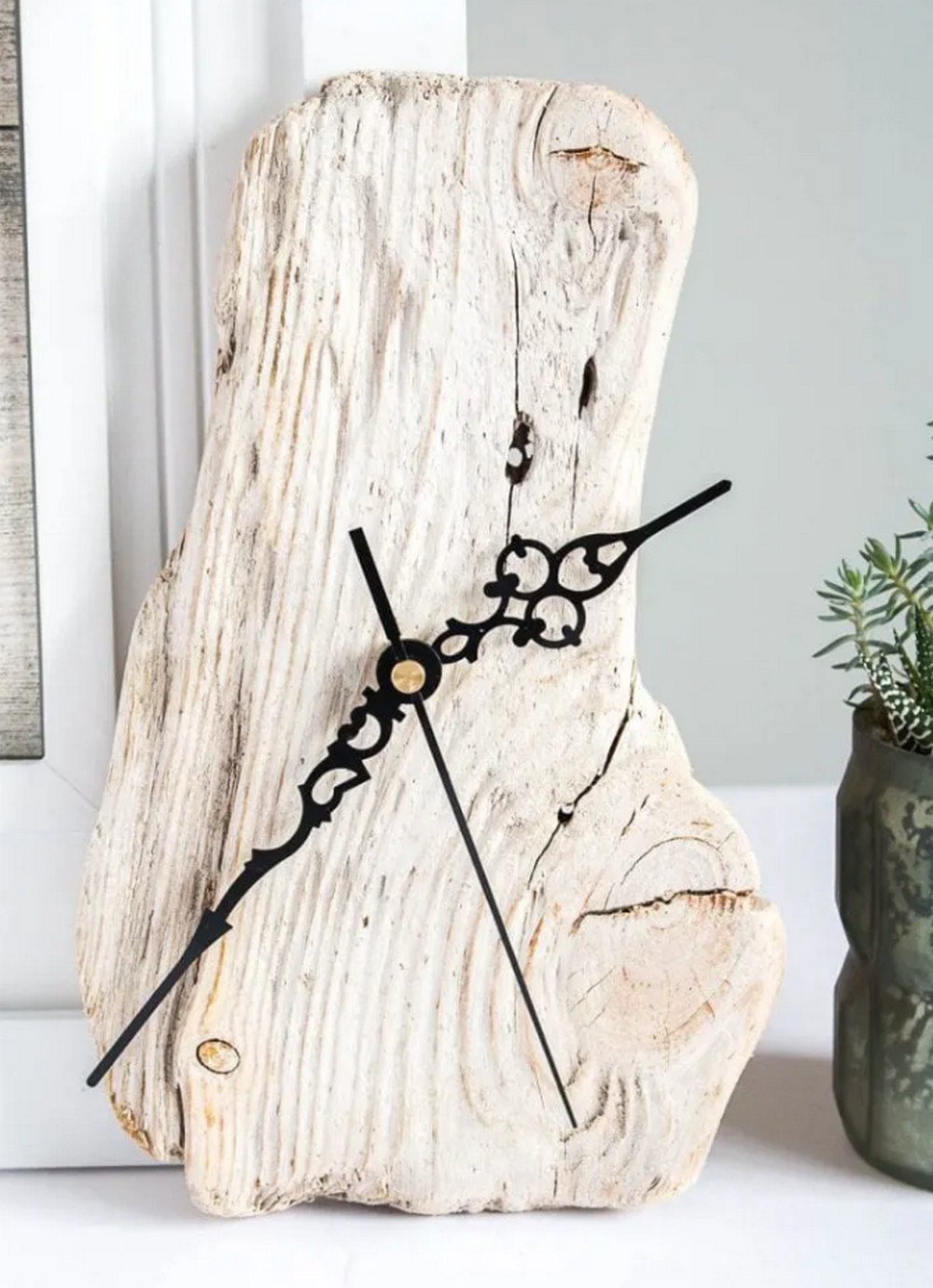 Make A Clock With Driftwood