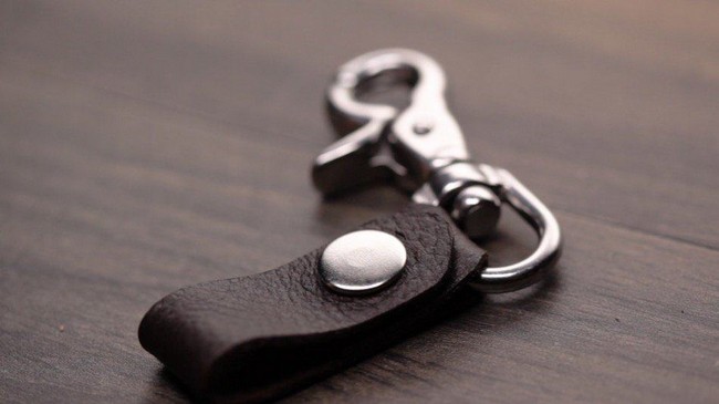  How To Make This DIY Leather Keychain