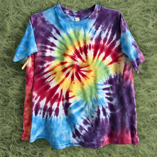 Best Shirts For Tie Dye - A Complete Guide - DIY Crafts