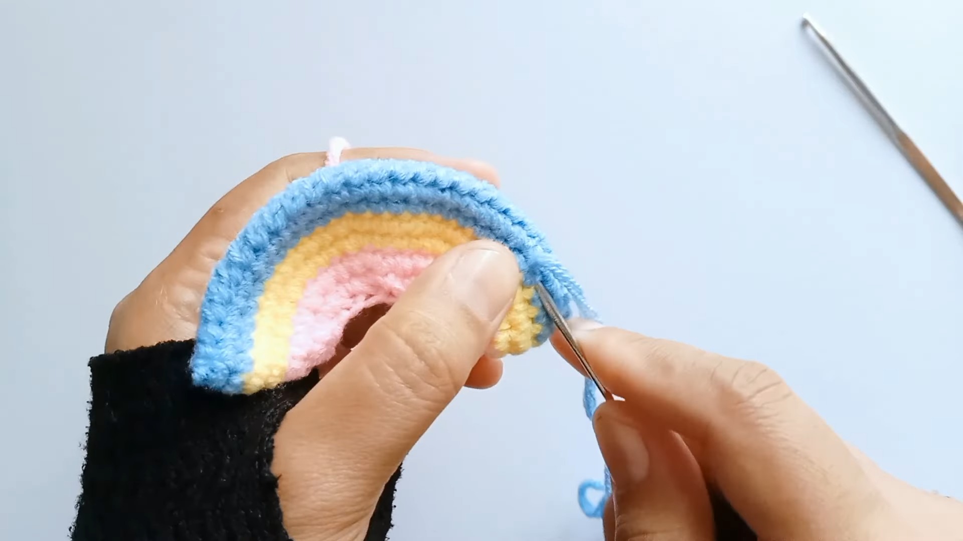 Beginner's Guide to Crocheting a Rainbow Pattern