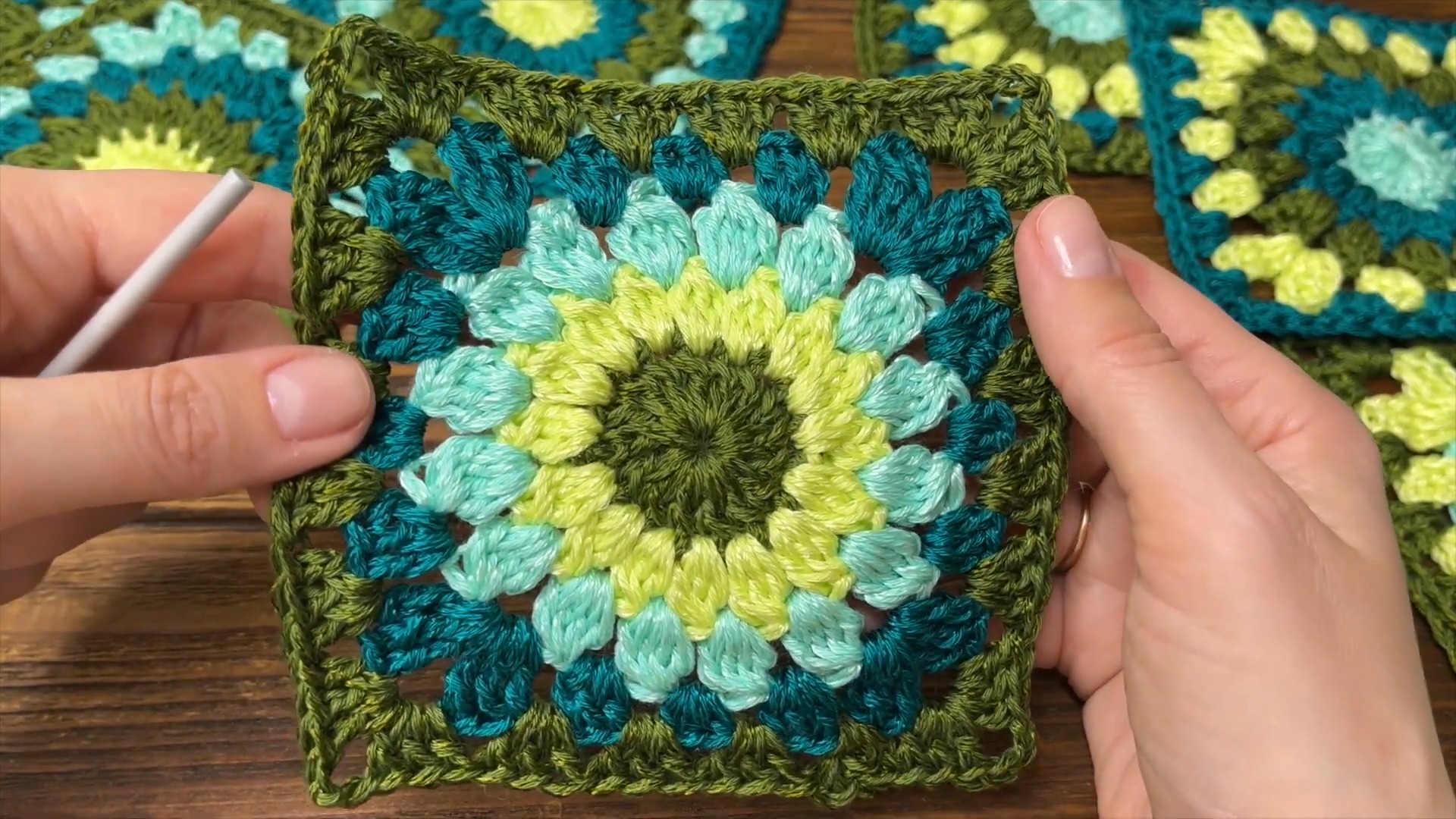Handmade Crochet Bag Tutorial with Round Handles