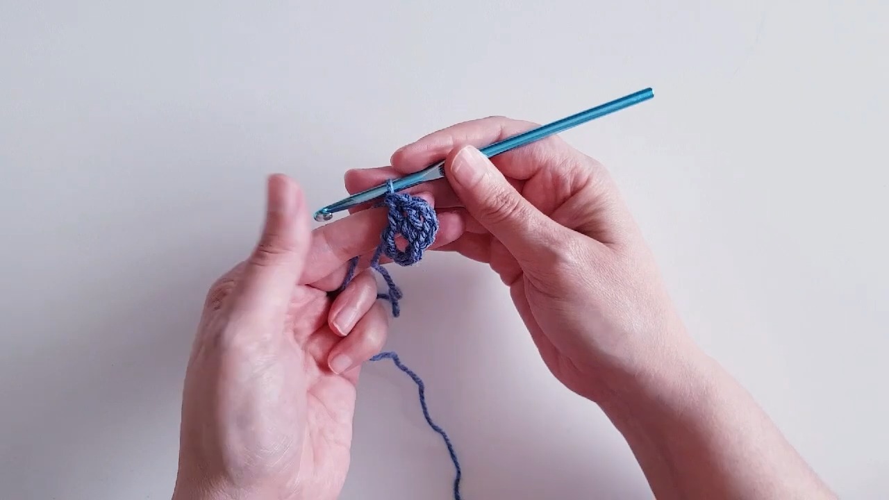 Easy Two-Tone Crochet Bow - Step-by-Step