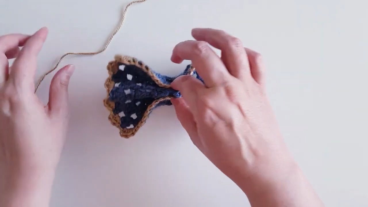 Easy Two-Tone Crochet Bow - Step-by-Step