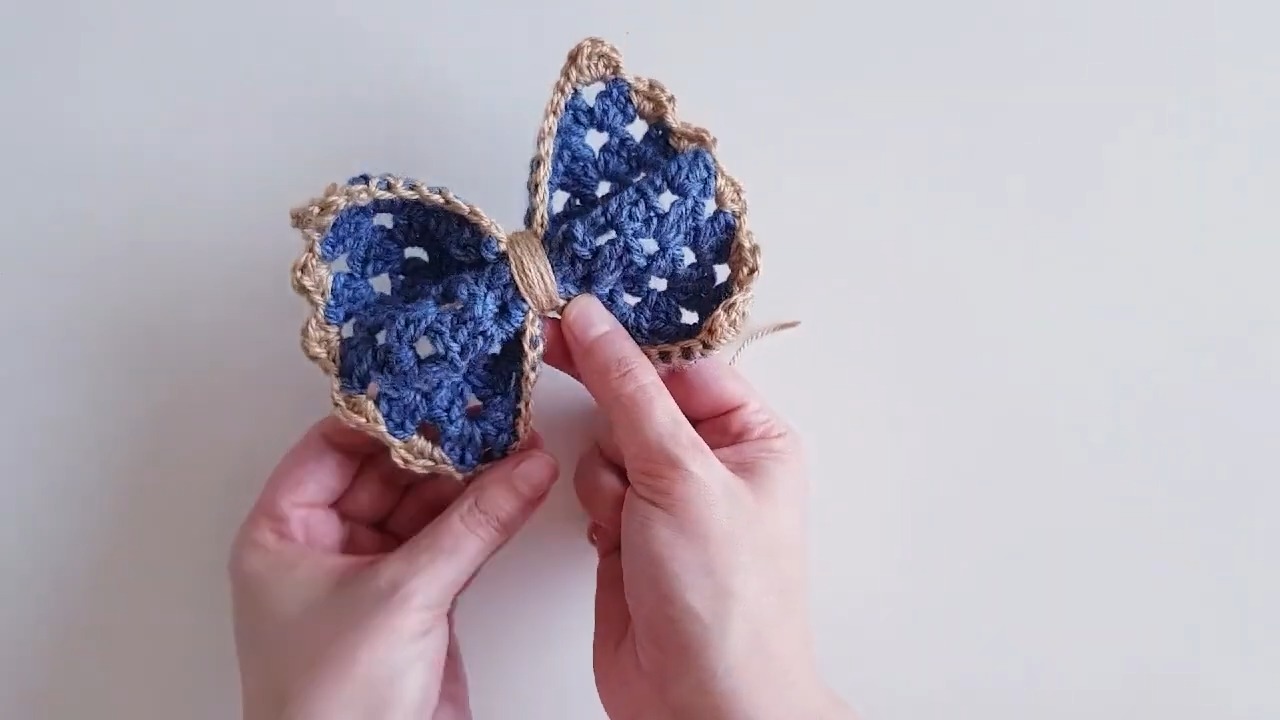 Easy Two-Tone Crochet Bow - Step-by-Step