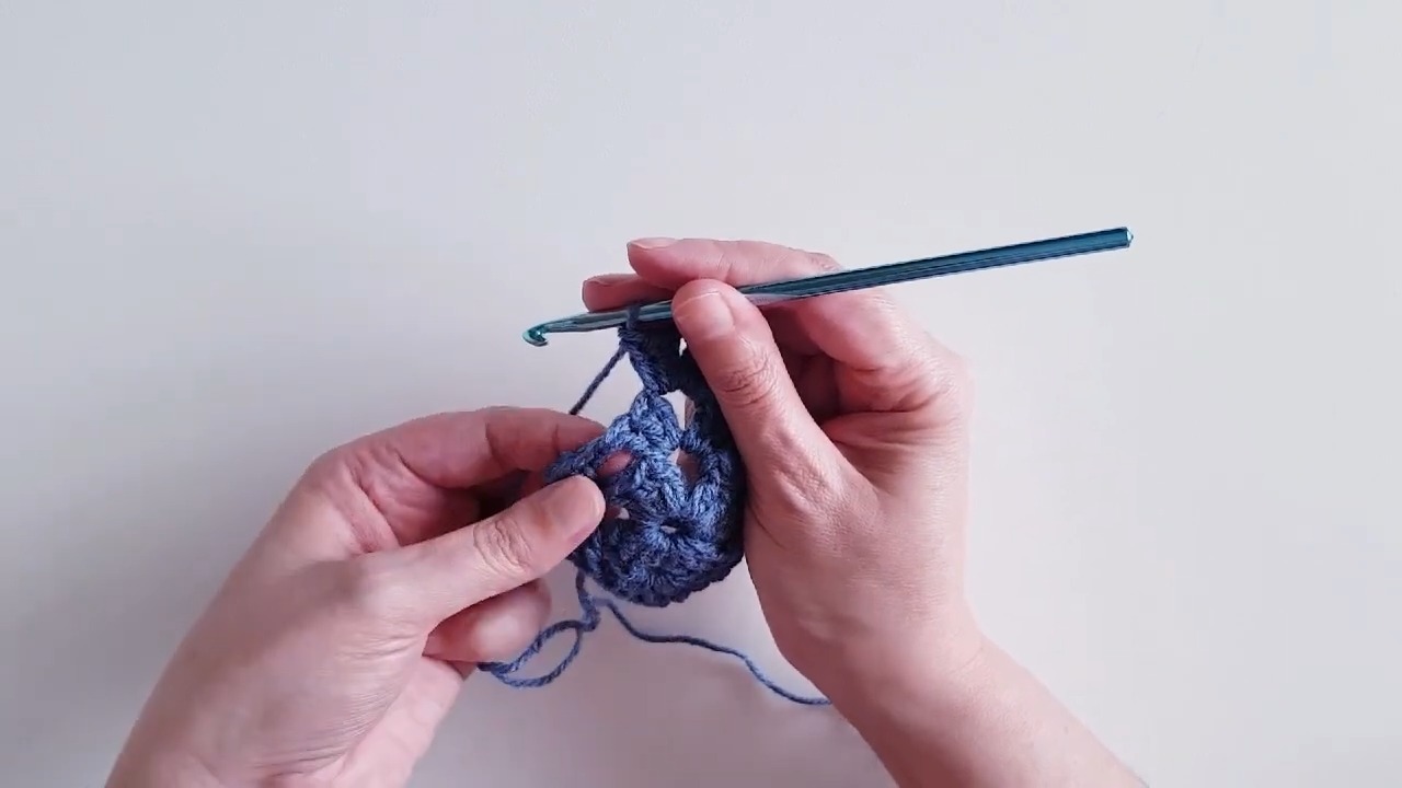 Easy Two-Tone Crochet Bow - Step-by-Step