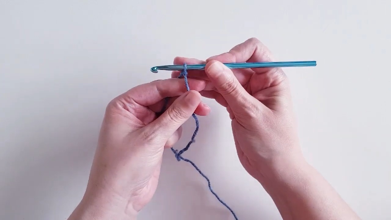 Easy Two-Tone Crochet Bow - Step-by-Step