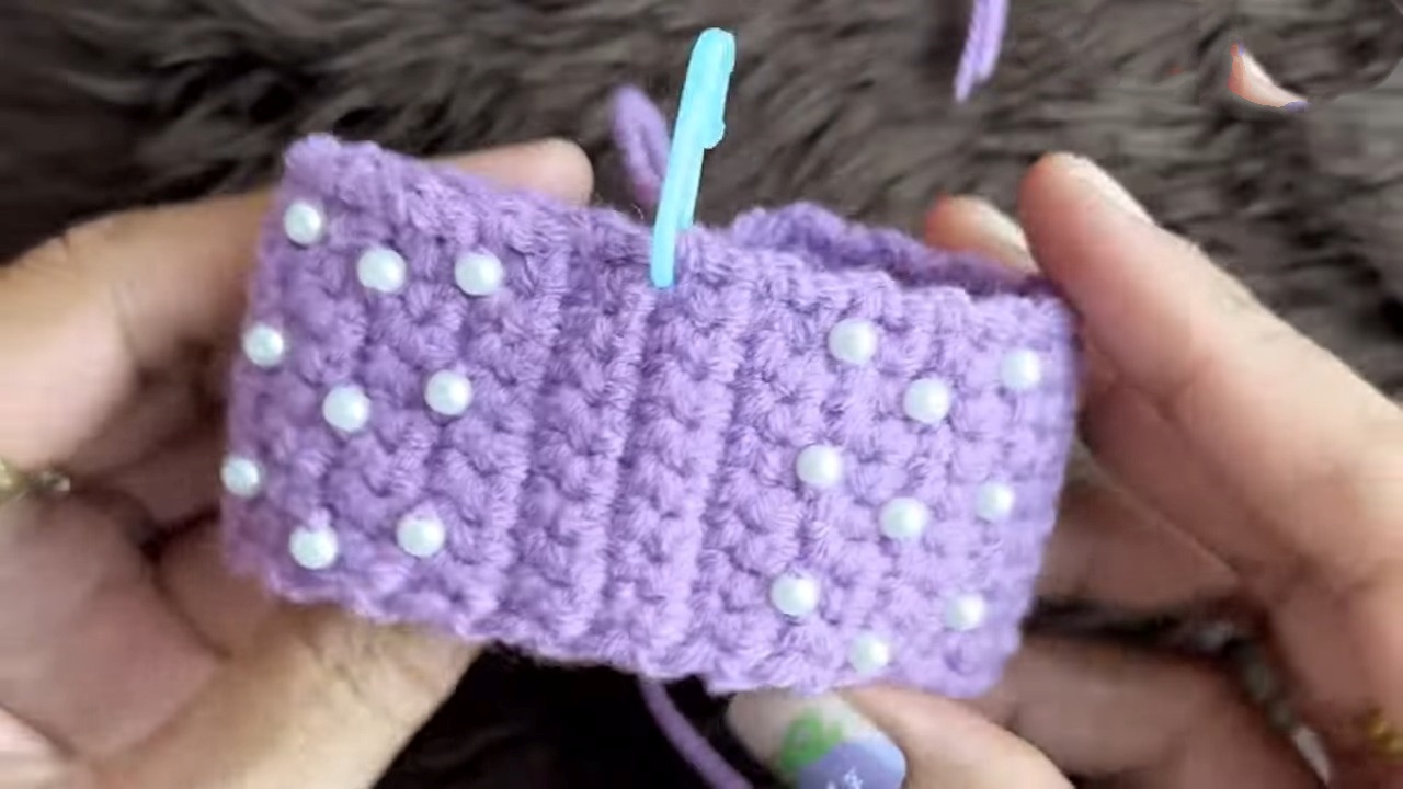 Simple Crochet Beaded Bow Hair Tie Tutorial for Beginners