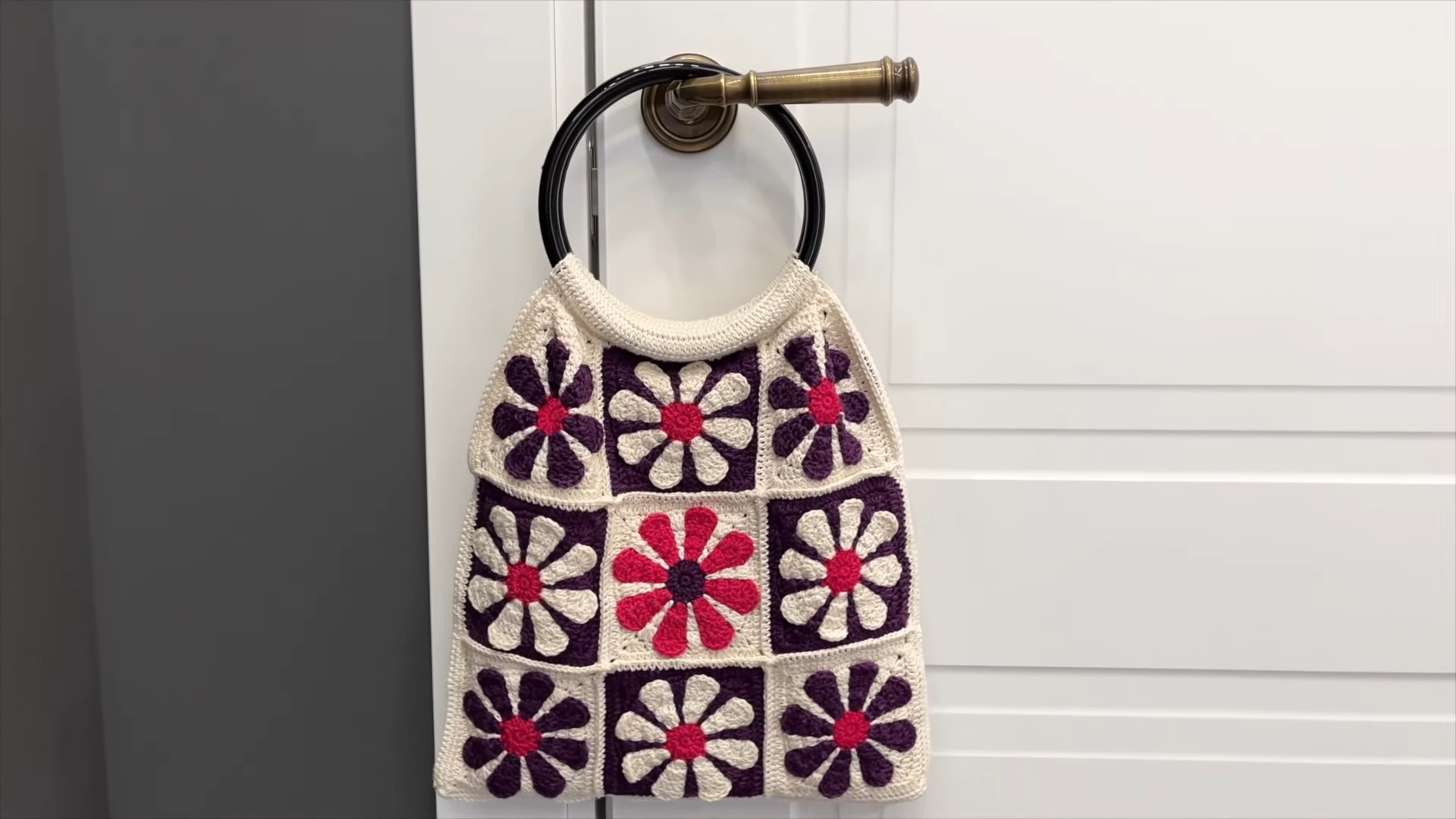 Retro Crochet Bag with Round Handles Pattern