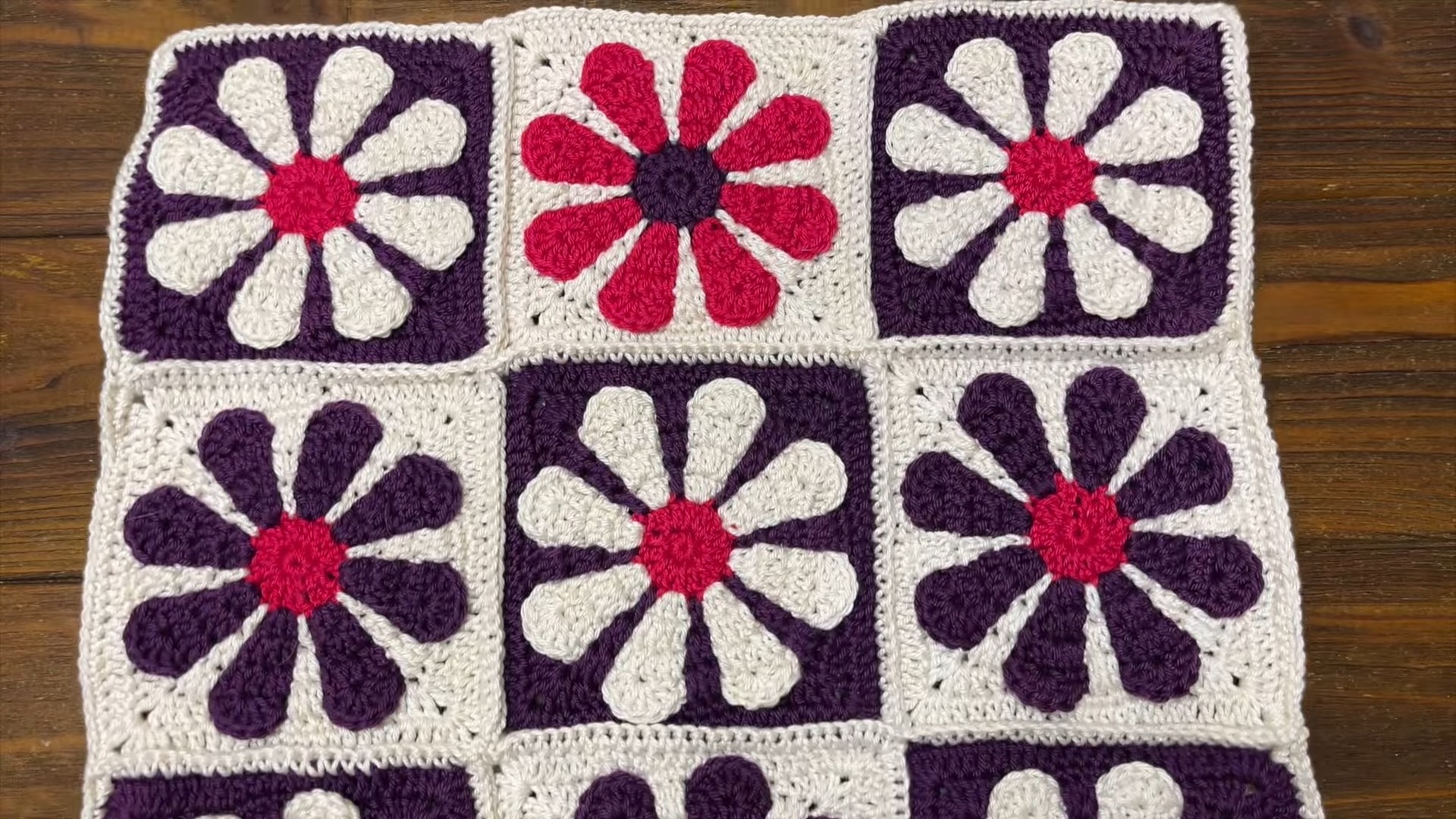 Retro Crochet Bag with Round Handles Pattern