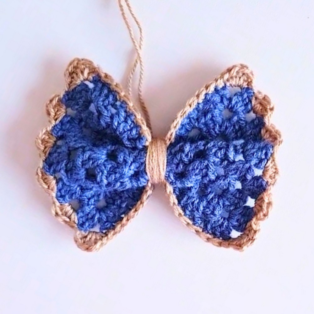 Easy Two-Tone Crochet Bow - Step-by-Step