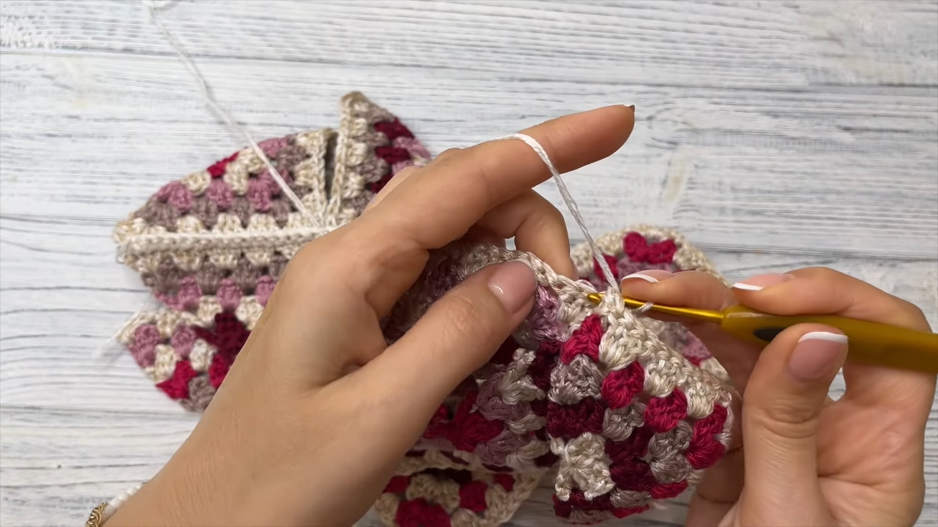 Create a Stylish Crochet Purse with Granny Squares
