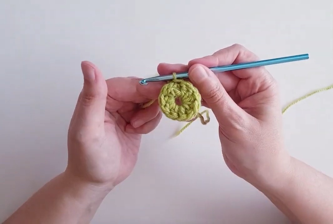 Easy Crochet Tutorial for Stylish Drink Coasters