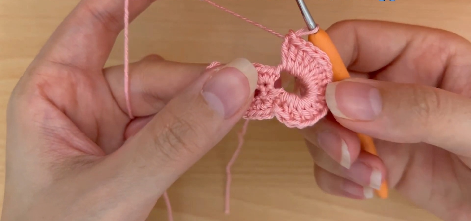 Stylish & Simple Crochet Bow Pattern Tutorial