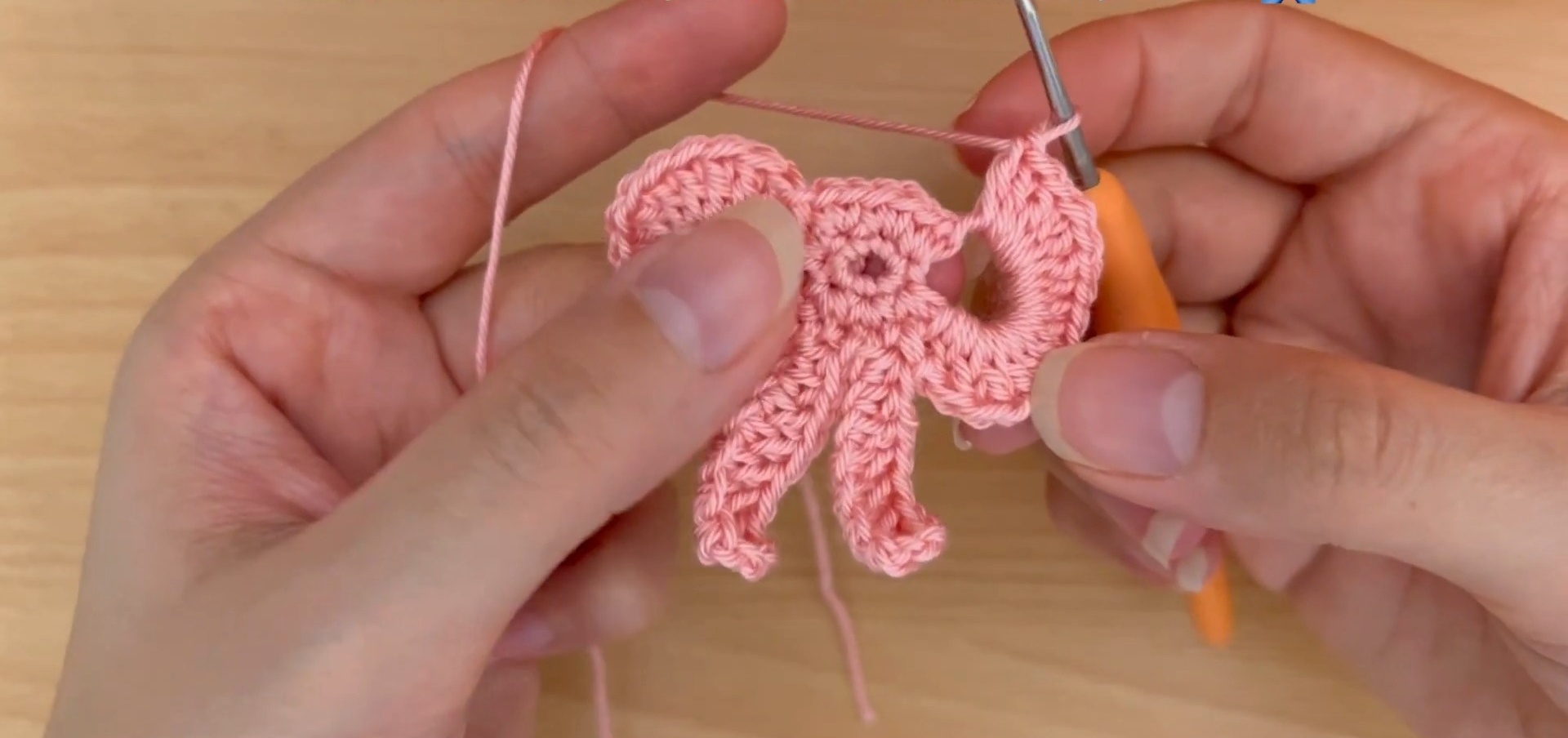 Stylish & Simple Crochet Bow Pattern Tutorial