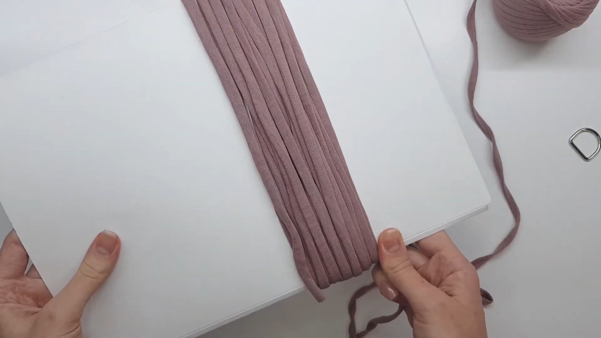 Create Stylish Crochet Tassels with Ease