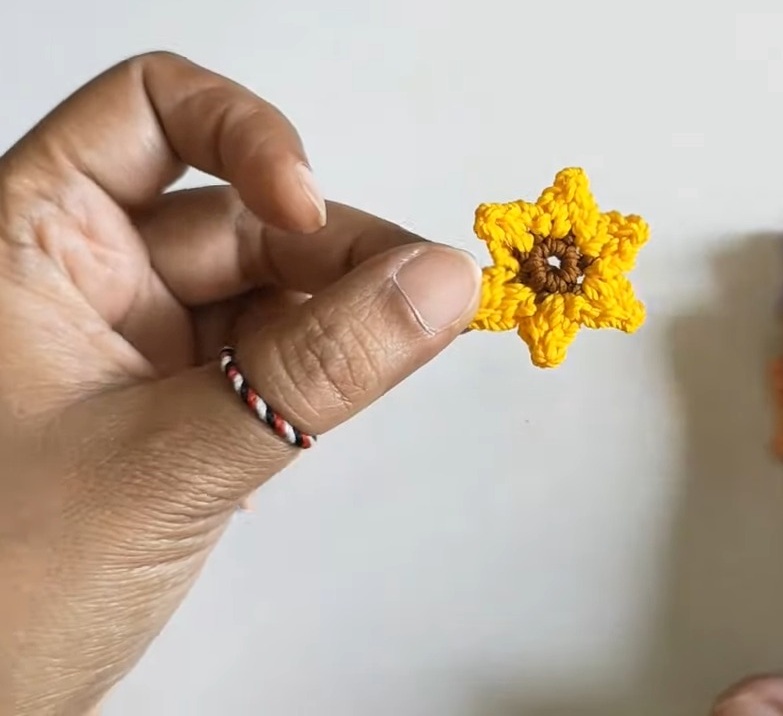 Simple Crochet Flower Design for Beg