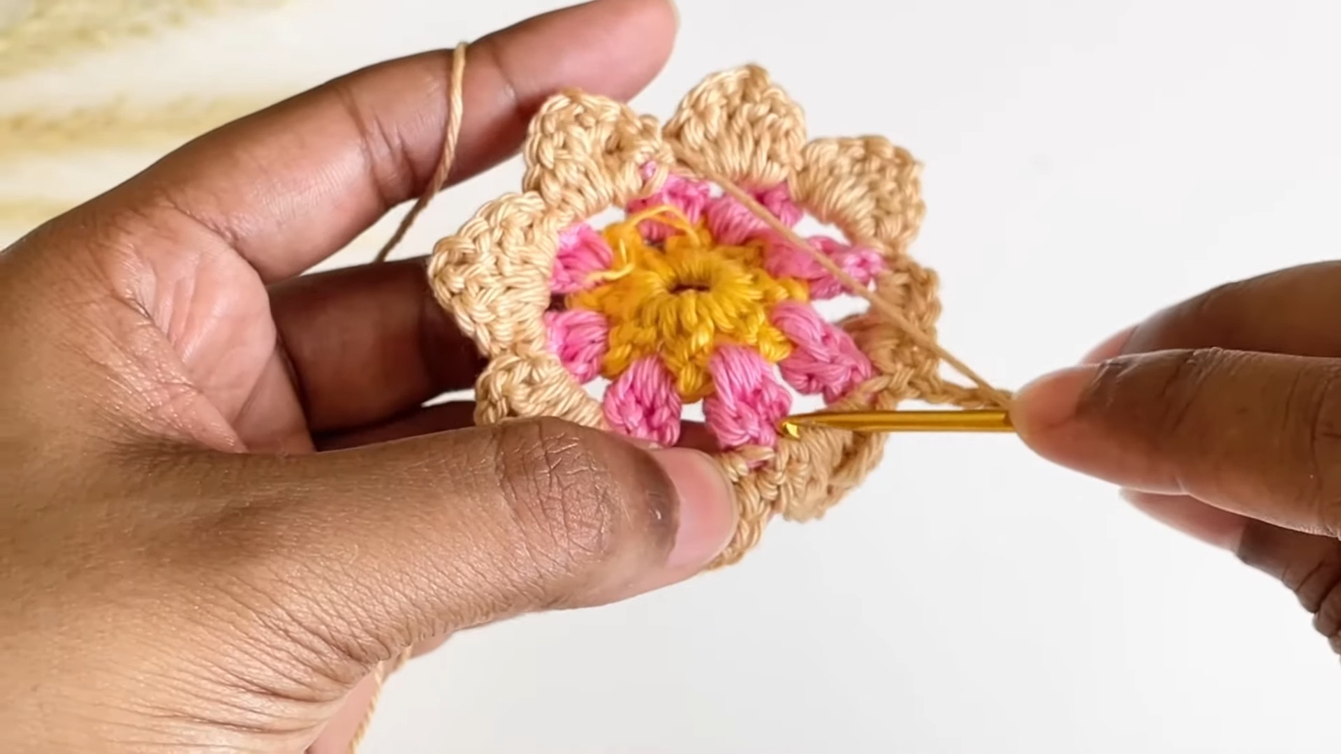 Crochet a Beautiful Water Lily Flower Pattern