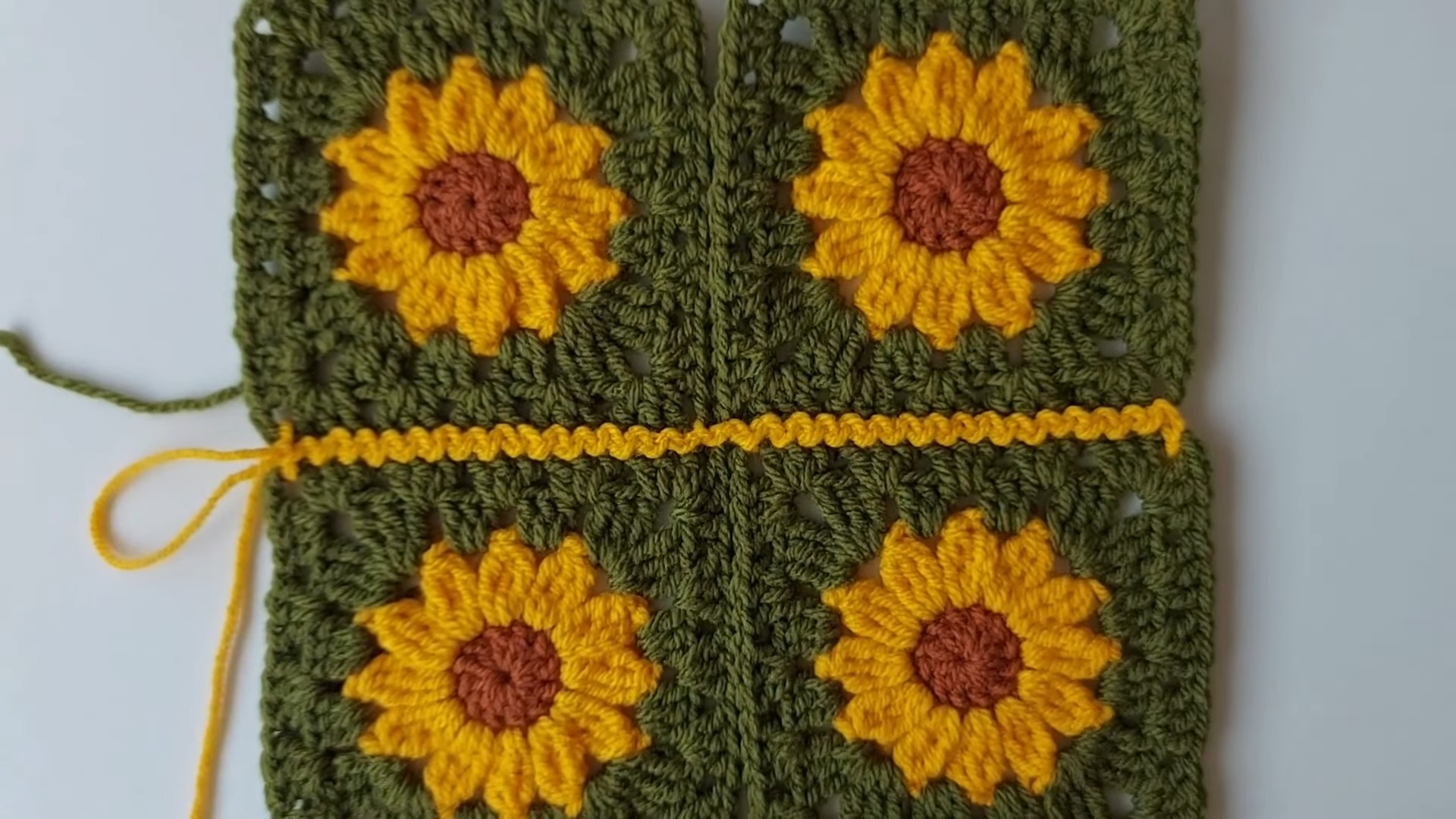 Crochet Sunflower Tote Bag Pattern