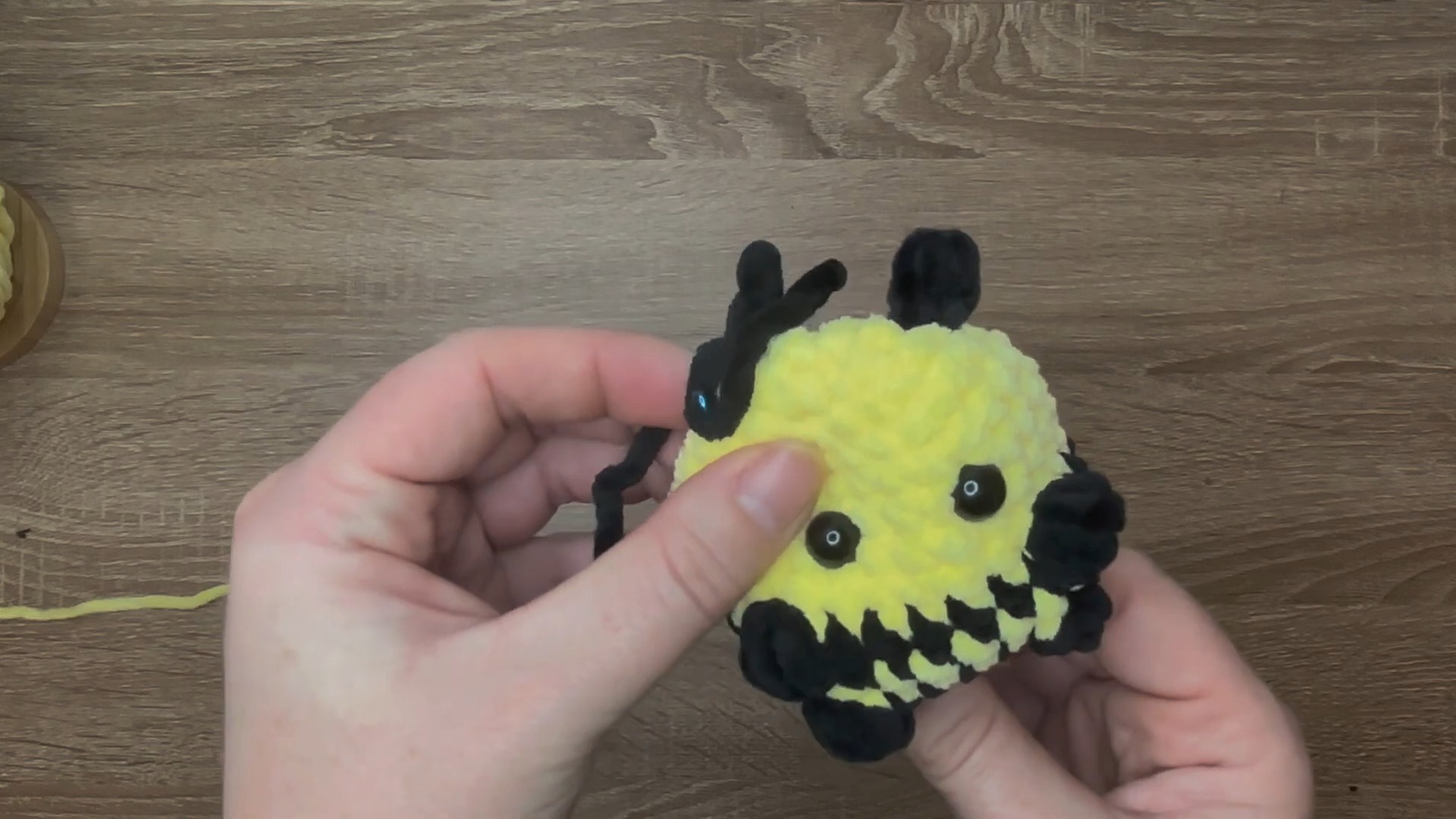 Cute and Versatile Crochet Sitting Bee Pattern
