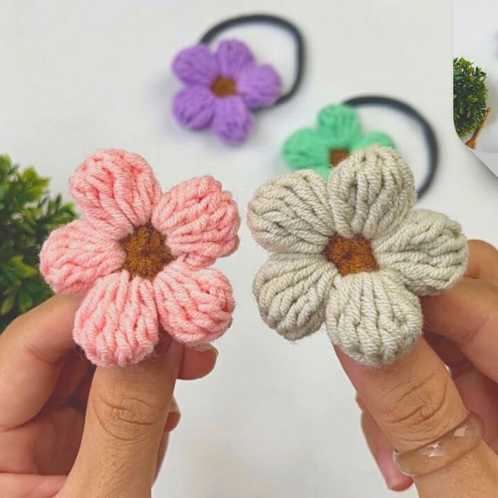 Crochet Daisy Scrunchies