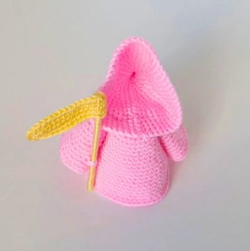 Crochet a Spooky Halloween Reaper – Fun and Functional