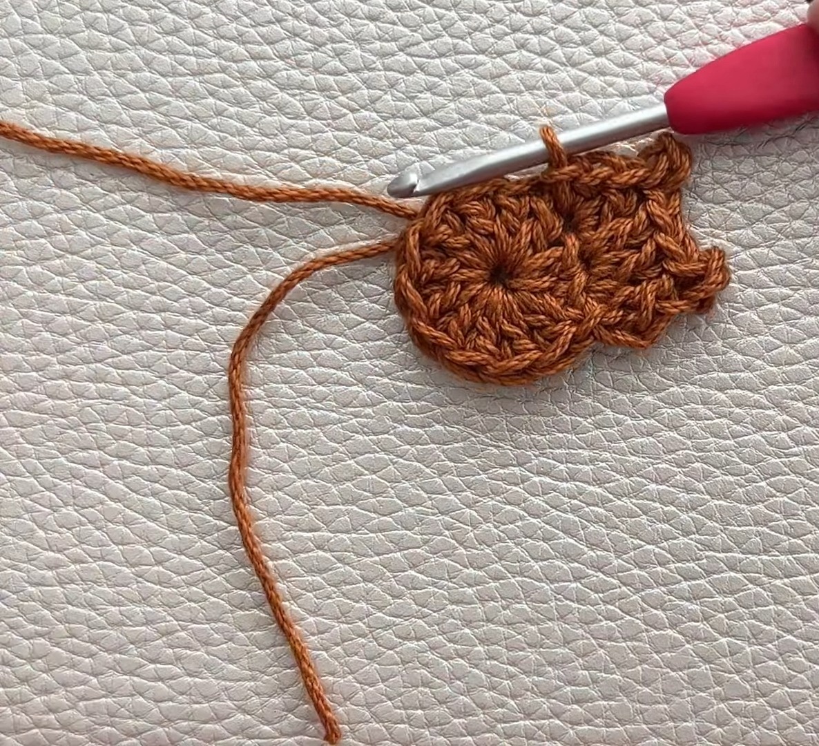 How to Crochet a Beautiful and Versatile Bat Appliqué Step-by-Step