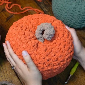 Easy Crochet Pattern to Make a Chunky Pumpkin Pillow