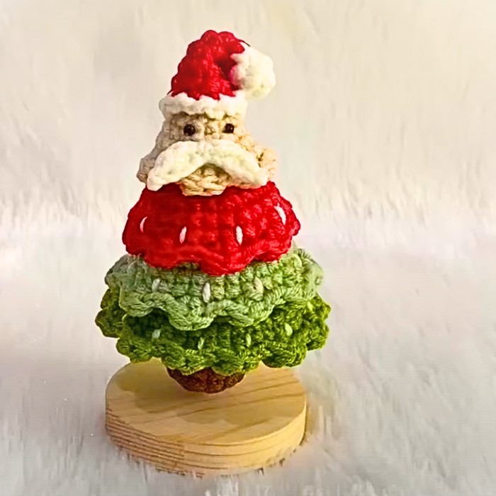 How To Crochet Christmas Tree Keychain For Any Gift, Decoration, Or Practical Use