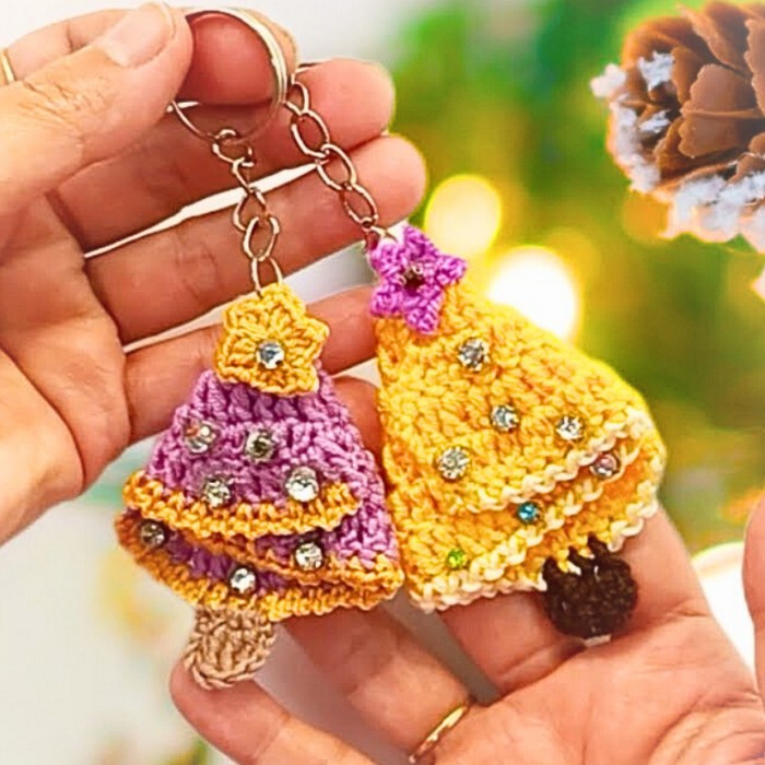 How To Make A Handmade Crochet Christmas Tree To Brighten Your Holiday Décor