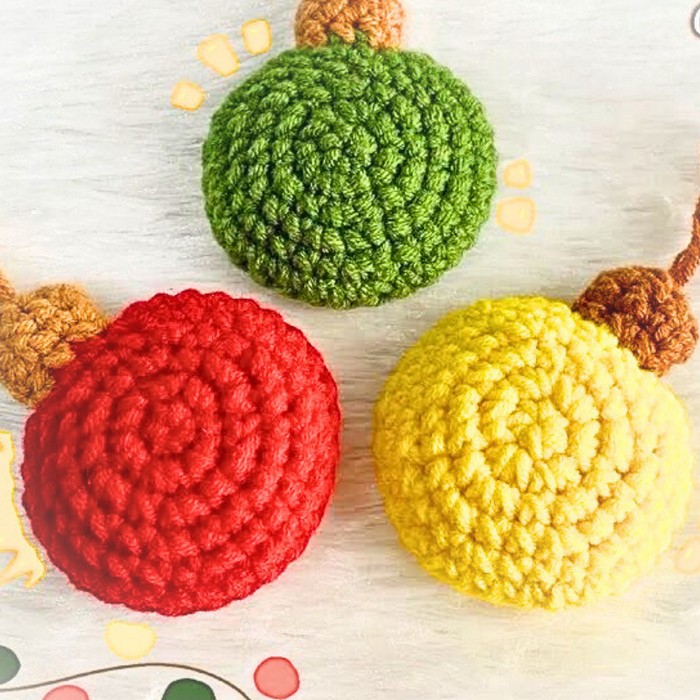 How to Crochet Christmas Bauble Ornaments for Beautiful Holiday Décor