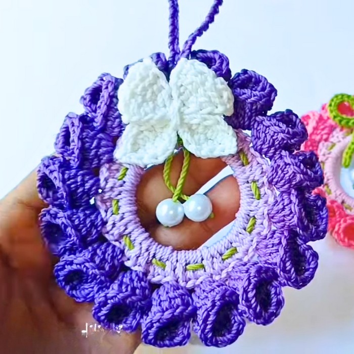 Crochet Christmas Wreaths for Beginners