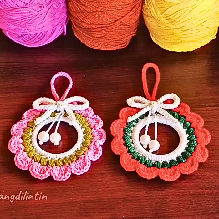 Crochet a Christmas Wreath for Beginners
