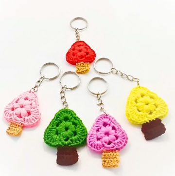 How To Make A Crochet Christmas Tree Keychain For Holiday Gifting