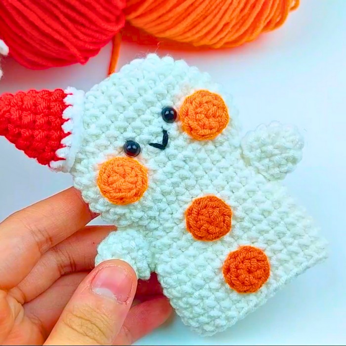 How to Make a Beautiful and Versatile Crochet Christmas Snowman