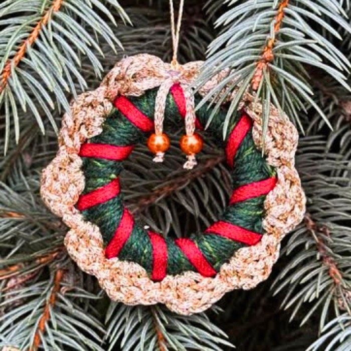 Crochet Christmas Wreath Ornament