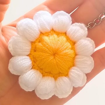 How to Crochet a Puff Daisy Keychain Using Simple Puff Stitches