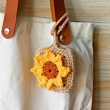 Crochet 3D Flower Mini Bag for Stylish Handmade Accessories