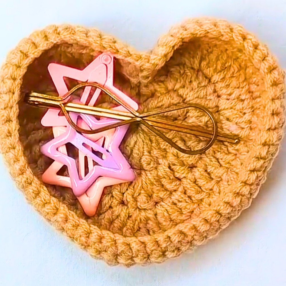 Crochet Heart Organizer – Functional and Beautiful
