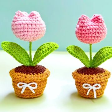 Crochet Mini Tulip Pot – Charming Handmade Décor