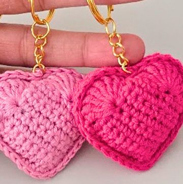 Crochet a Customizable Heart Keychain with Step-by-Step Instructions