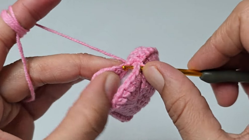Crochet a Customizable Heart Keychain with Step-by-Step Instructions
