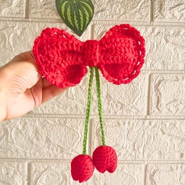 Elegant Crochet Hanging Tulip Bow Design