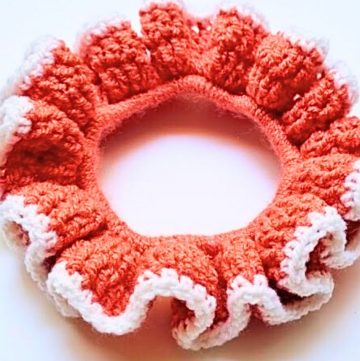 Handmade Crochet Scrunchie Design with Simple Charm